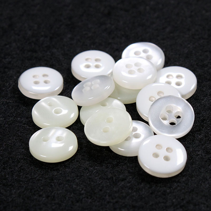 Resin pearlescent buttons