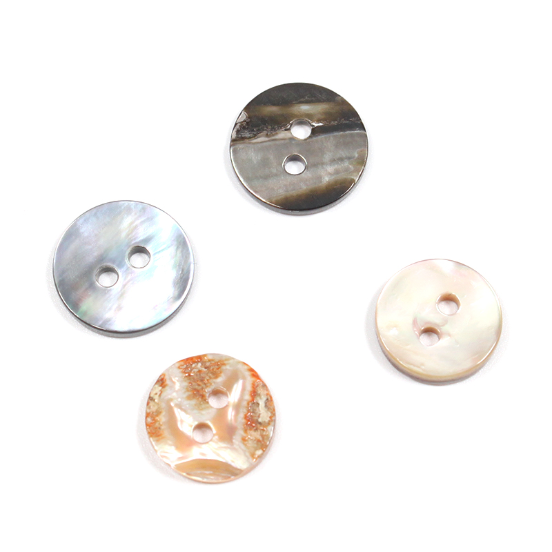 Pearl shell button