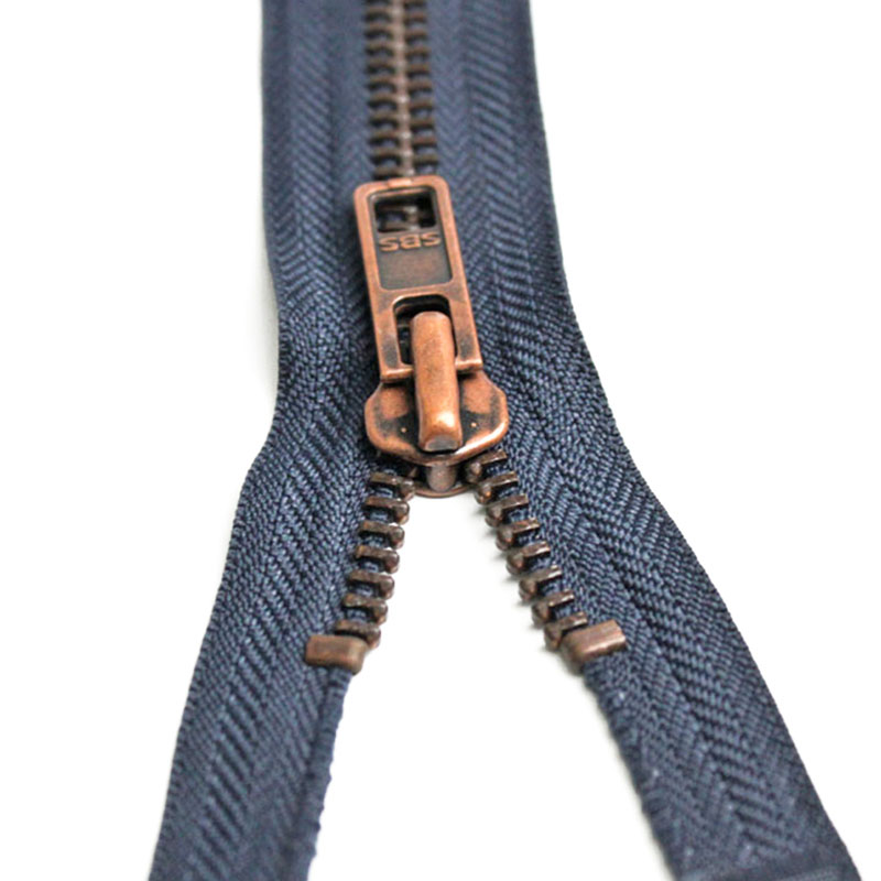 Metal zipper